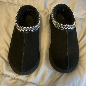 UGG Tasman size 8